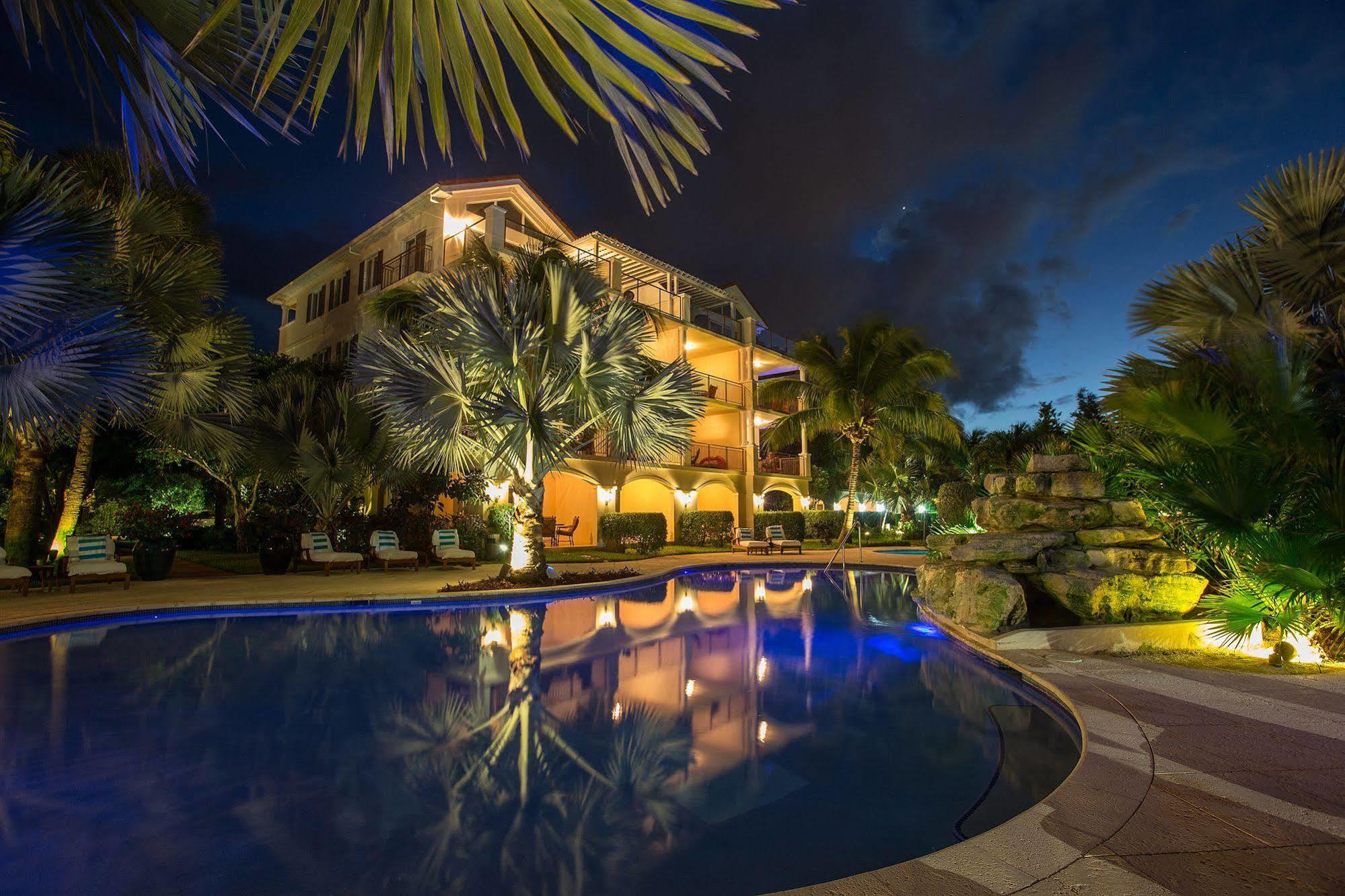 Villa Del Mar Грейс Бей Екстериор снимка
