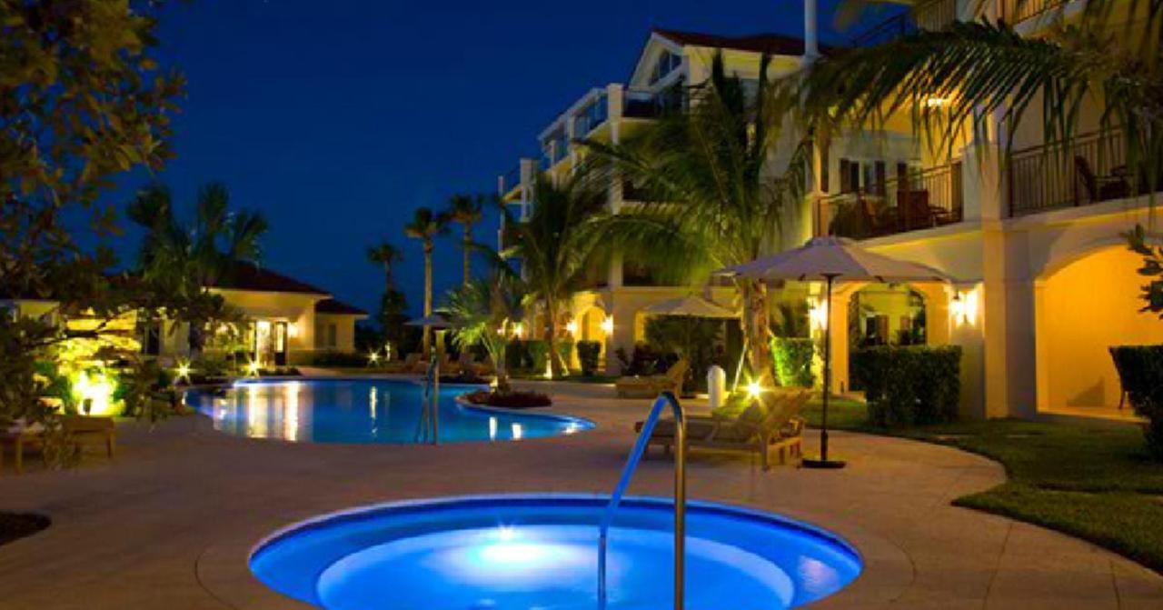 Villa Del Mar Грейс Бей Екстериор снимка